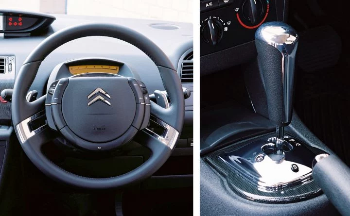 Volante innovador de Citroën con centro fijo y mandos integrados.