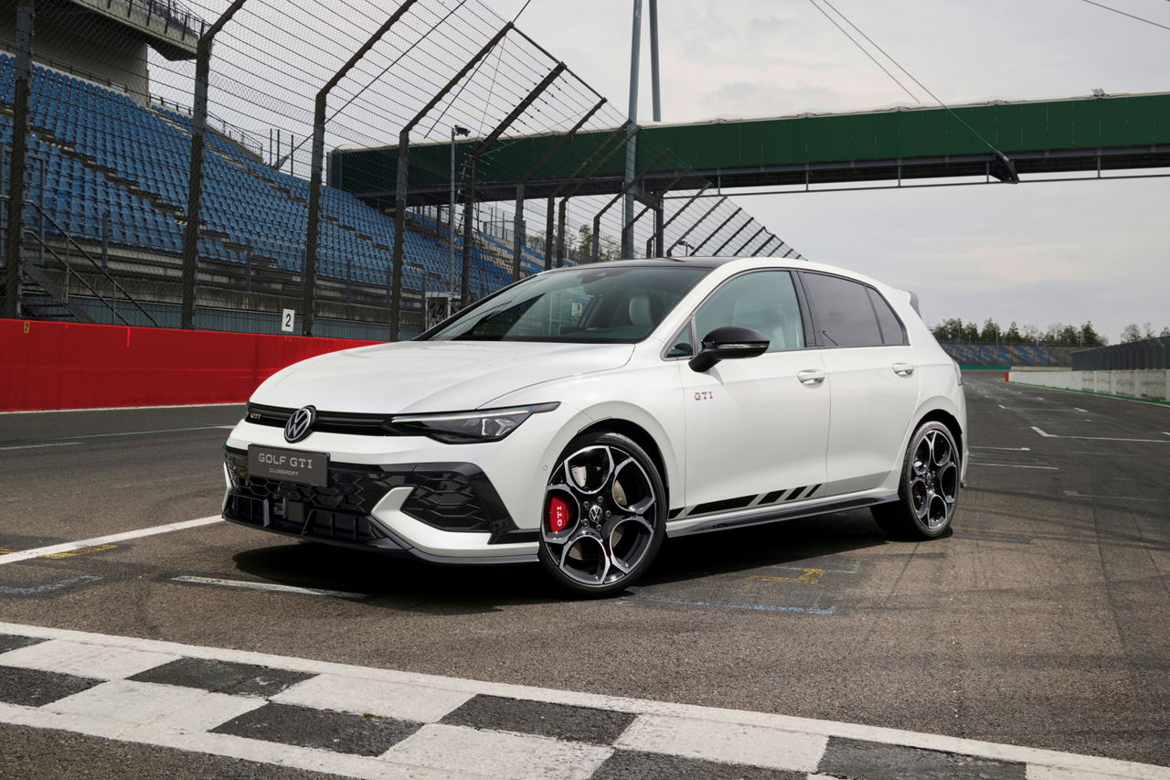 El Volkswagen Golf GTI Clubsport en el Nürburgring, ágil y deportivo.