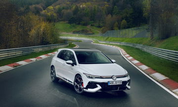 Vista dinámica del Volkswagen Golf GTI Clubsport en Nürburgring