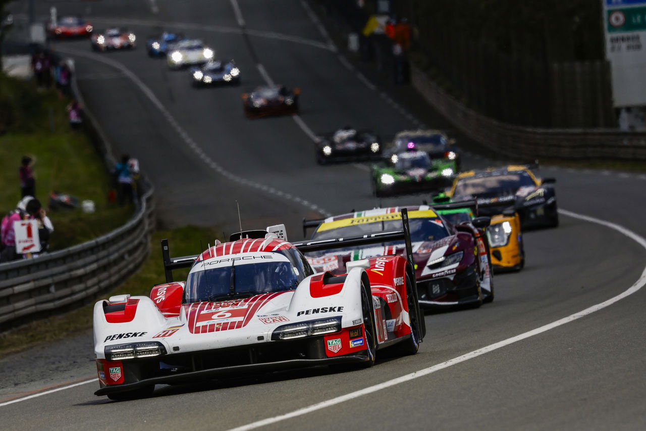 Prototipo Porsche liderando en Le Mans 2024