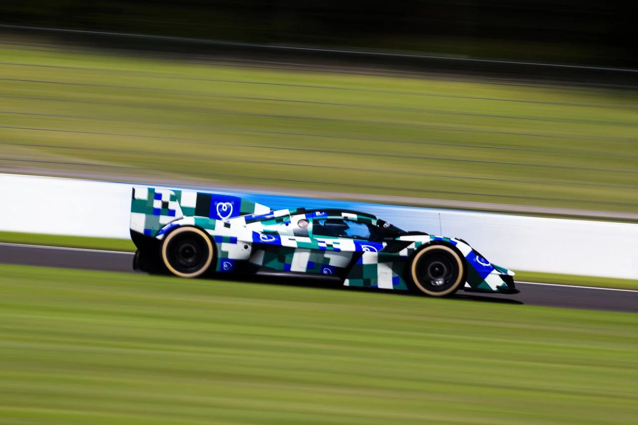 Aston Martin Valkyrie AMR en dinámica lateral, ensayos en pista