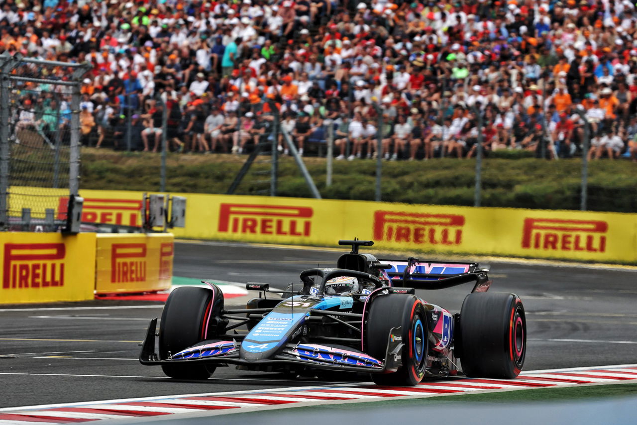 Monoplaza de Alpine F1 en acción durante el Gran Premio de Hungría 2024