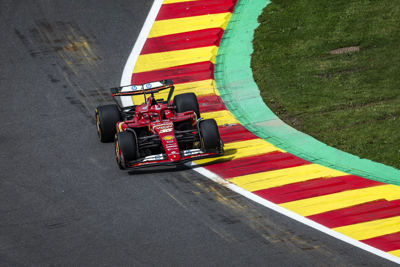 Leclerc pilotando el Ferrari en la primera práctica libre del GP de Bélgica.