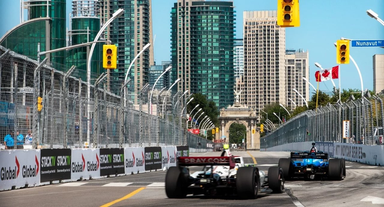 Colton Herta lidera con maestría en el circuito urbano de Toronto.