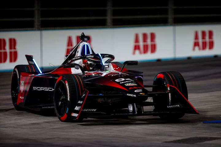 Pascal Wehrlein lidera con el Jaguar en el ePrix de Londres