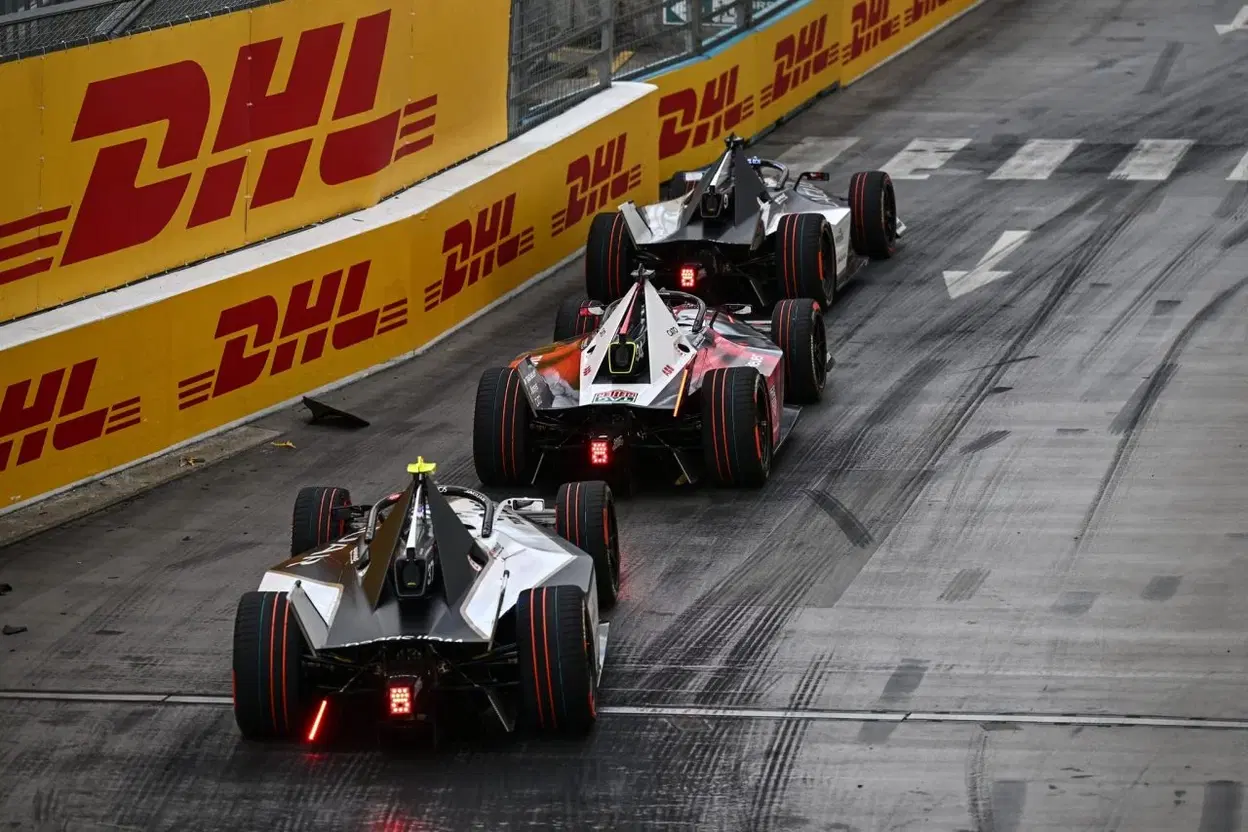 Pascal Wehrlein lleva su Jaguar a la victoria tras un imprevisto