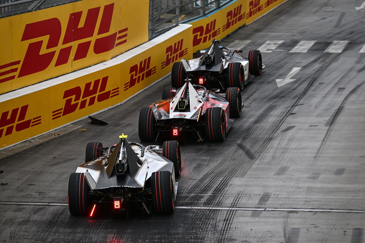 Pascal Wehrlein lleva su Jaguar a la victoria tras un imprevisto