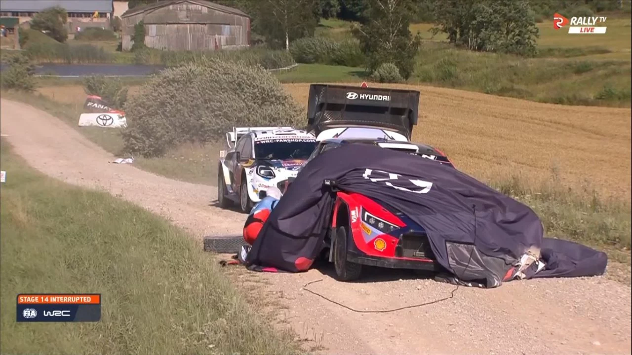 El Toyota Yaris WRC desliza con maestría en el Rally de Letonia.