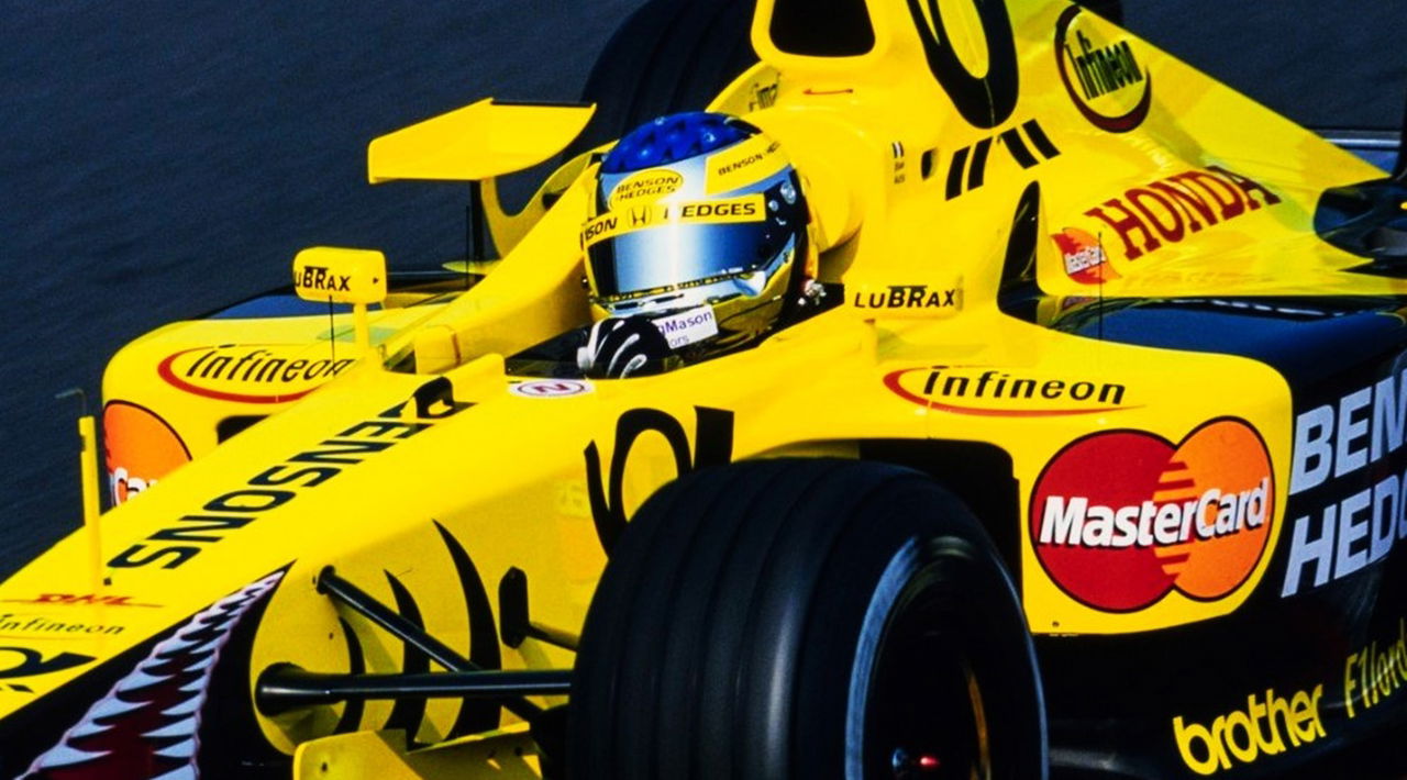 Vista lateral del Jordan EJ11 con librea de MasterCard, pilotado por Jean Alesi.