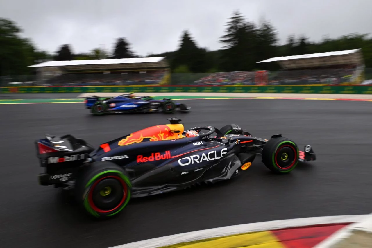 Max Verstappen domina la clasificación con maestría en Spa.