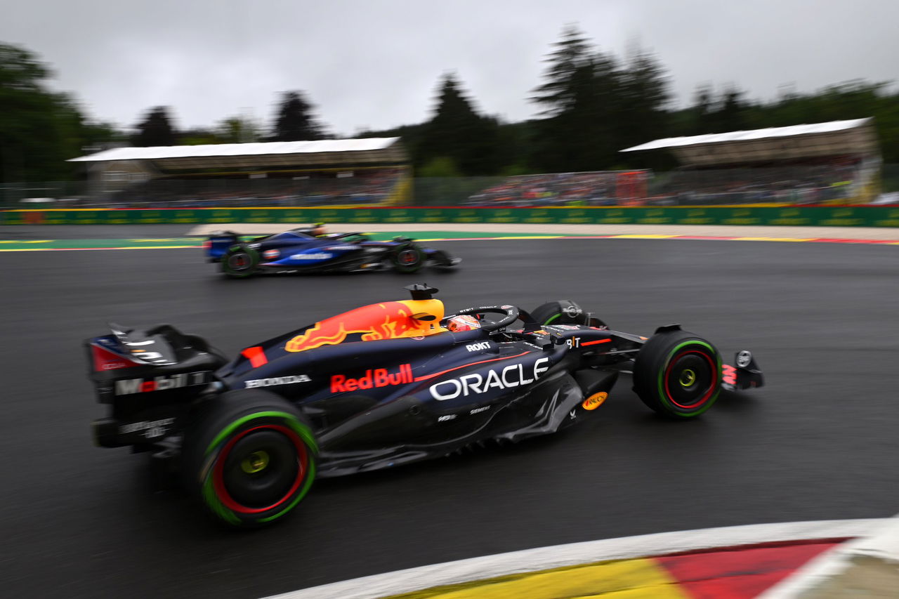 Max Verstappen domina la clasificación con maestría en Spa.