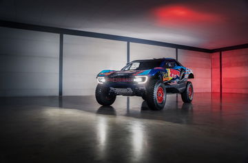 La Ford Raptor T1+ muestra su imponencia con líneas agresivas para el Dakar.