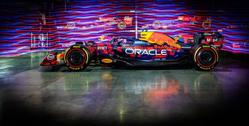 El RB20 de Red Bull muestra una vistosa decoración especial para el GP de Gran Bretaña.