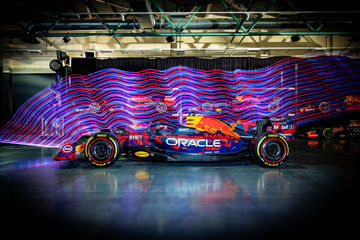 El RB20 de Red Bull estrena diseño conmemorativo en el GP de Gran Bretaña.