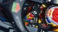 Vista detallada del volante de un monoplaza Red Bull Racing TAG Heuer.