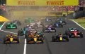 Coches de Fórmula 1 en plena competición, mostrando la intensidad del deporte motor.