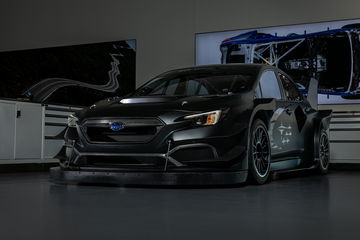 Subaru WRX STI Project Midnight exhibiendo su diseño frontal y perfil lateral.