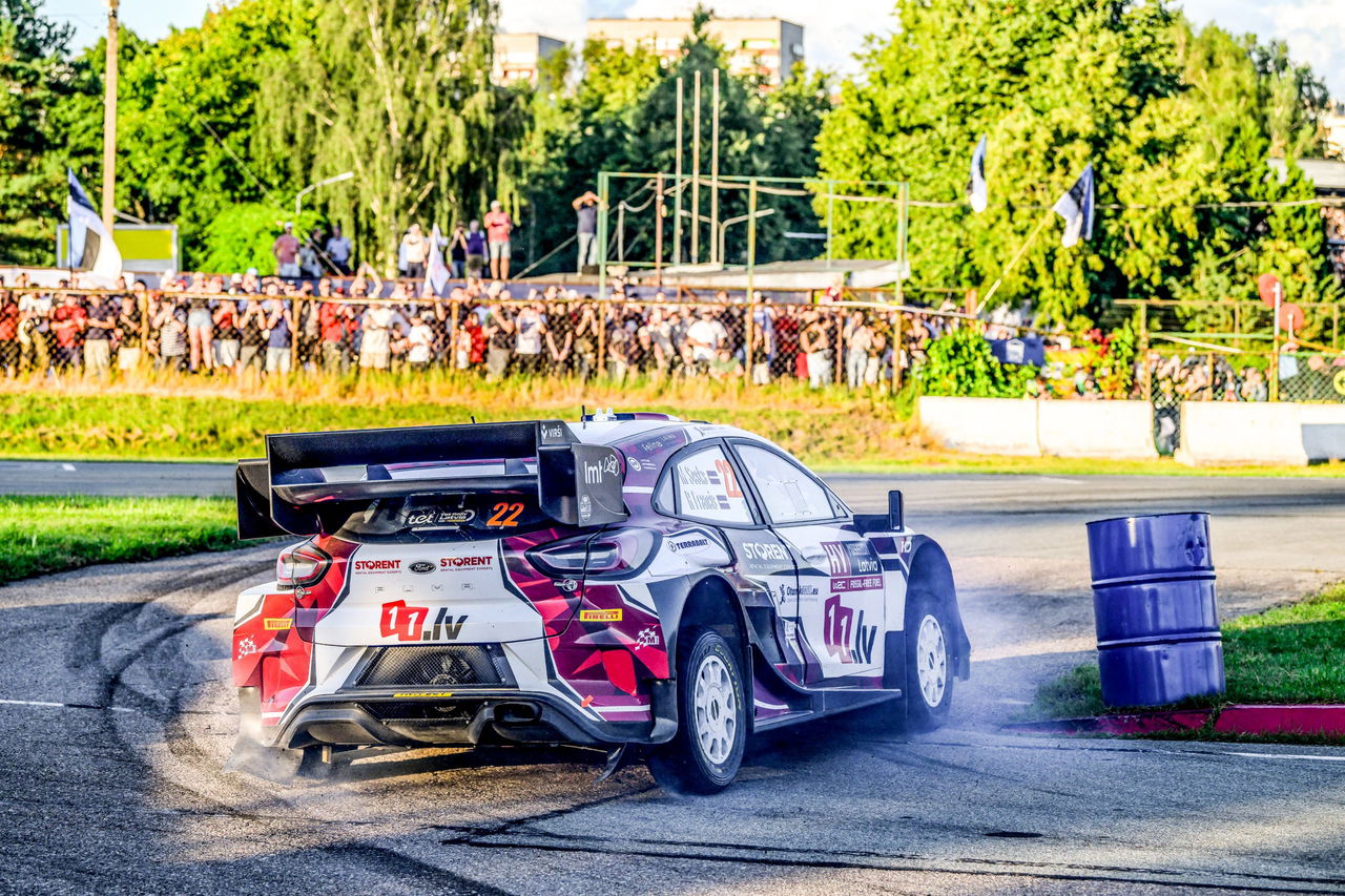 Kalle Rovanperä domina en su Toyota Yaris WRC en el circuito de Riga.