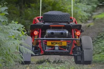 Vista trasera del renovado Ariel Nomad mostrando su chasis robusto y diseño único.