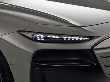 Foco delantero del Audi A6 e-tron destacando su diseño vanguardista