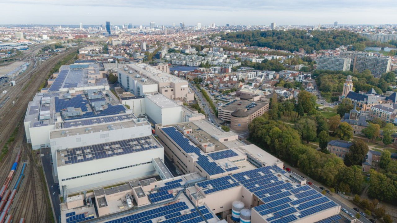 Vista aérea de la planta de Audi en Bruselas, reflejando su magnitud e infraestructura.