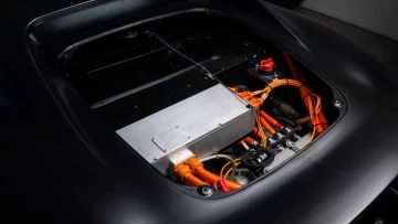 Batería de vehículo eléctrico con tecnología de carga ultra-rápida.