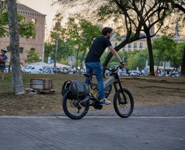 Innovador concepto de scrambler eléctrica urbana.