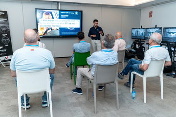 Carlos Sainz compartiendo su experiencia sobre la influencia de la psique en la conducción.