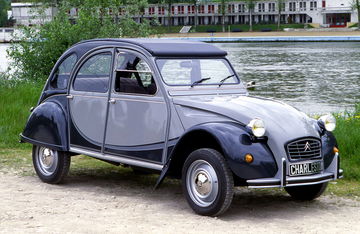 Citroën 2CV6 Charleston en perfecto estado de conservación, vista lateral.