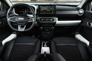 Vista detallada del volante y diseño interior del Dacia Spring 2024