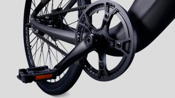 Gravel ebike de carbono con diseño futurista y avanzada tecnología.