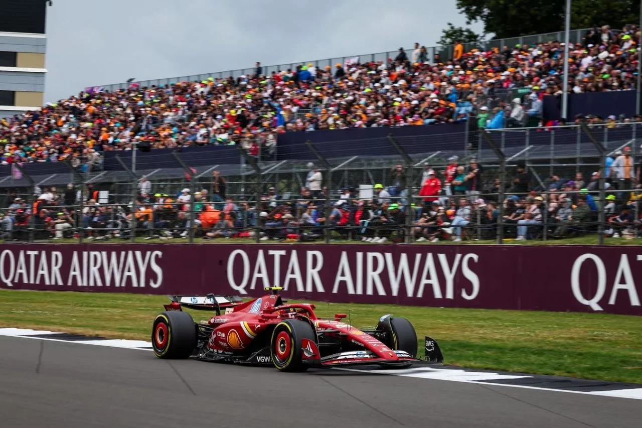 Acción tensa en Silverstone con monoplaza español