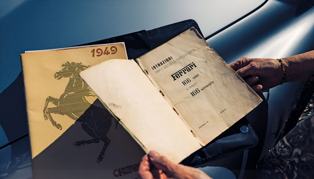 Manual original del Ferrari 166 Inter, una reliquia de la automoción.