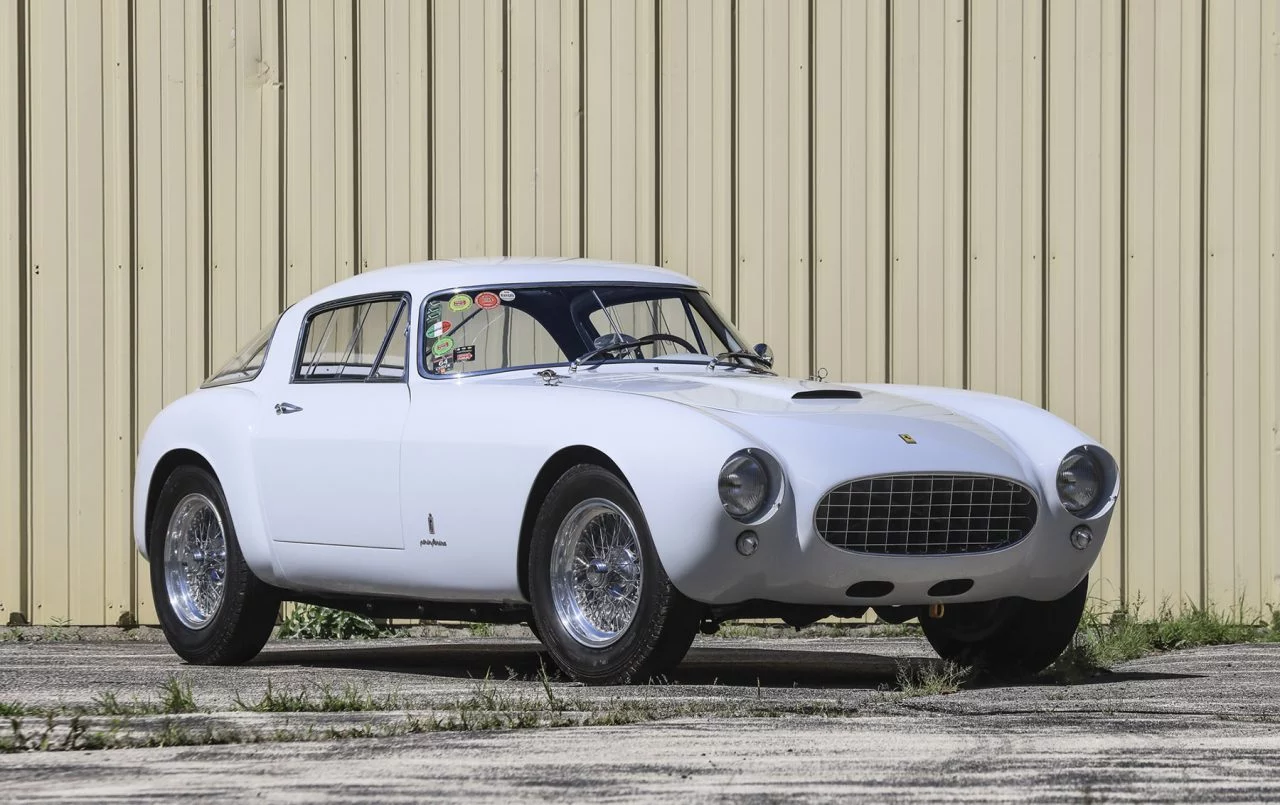 Perfil clásico del Ferrari 250 GT Berlinetta Competizione de 1955.