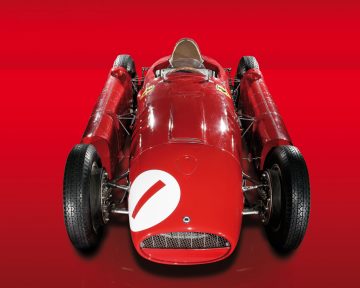 Vista trasera de Ferrari Lancia D50, destacando su diseño revolucionario.