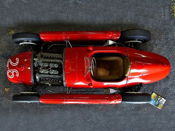 Vista aérea del icónico Ferrari-Lancia D50, diseño revolucionario en F1