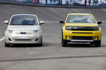 Comparativa frontal del Fiat Grande Panda eléctrico y el Renault 5.