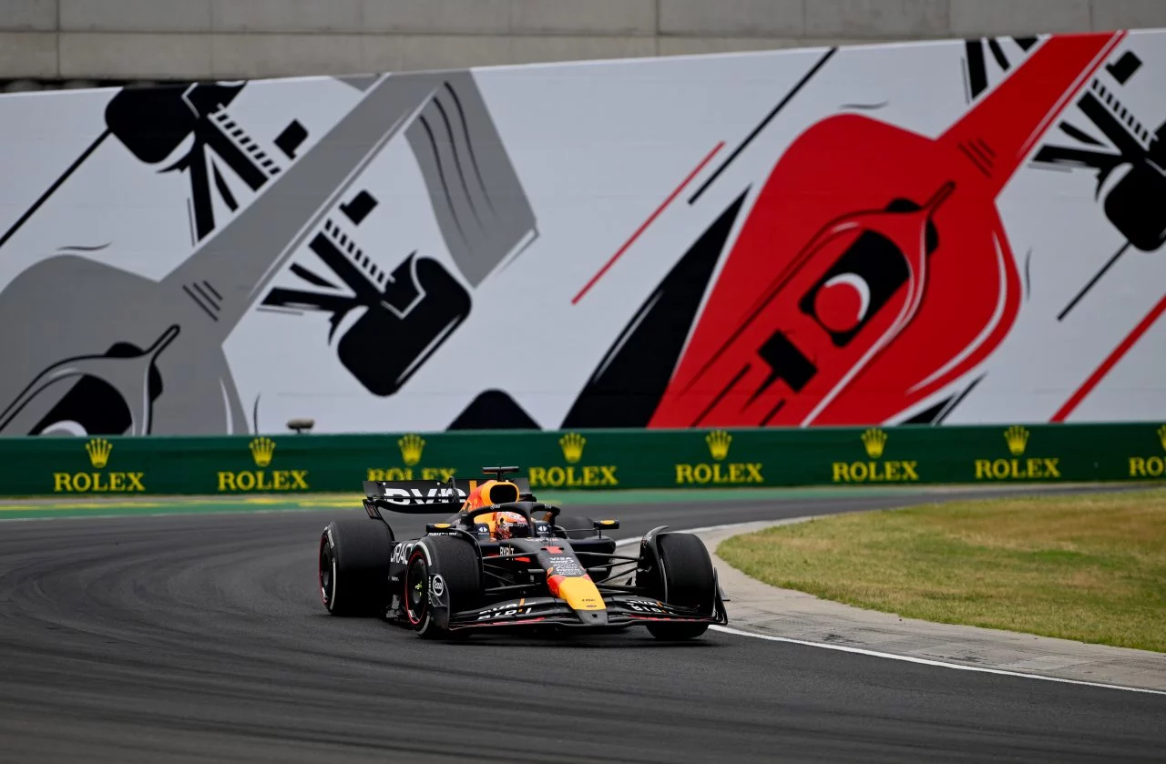 McLaren domina en el circuito húngaro, destacando su excelente aerodinámica