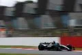 Monoplaza Mercedes sobresale en FP3 con circuito lluvioso en Silverstone