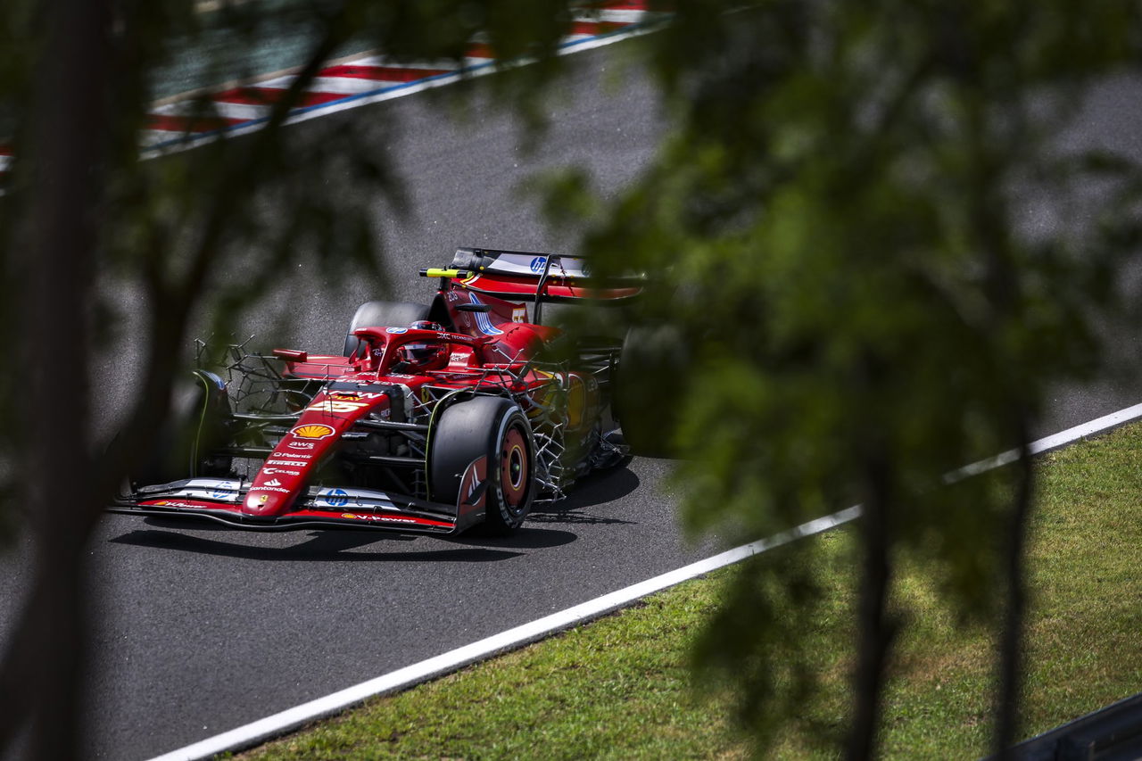 Carlos Sainz lidera primera práctica en Hungaroring