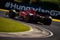 Monoplaza rojo en acción durante el Gran Premio de Hungría
