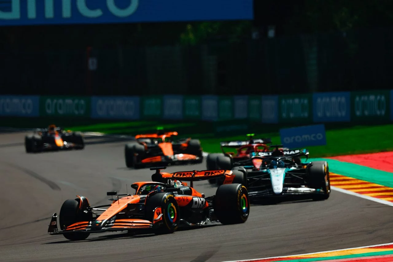 Doblete de Mercedes con Russell liderando en el Gran Premio de Bélgica