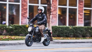 La Honda MSX 125 Grom destaca en entornos urbanos con su diseño compacto y maniobrabilidad.