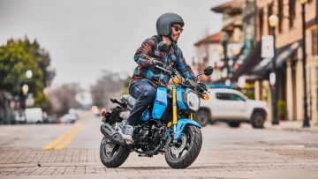 La Honda MSX 125 Grom muestra su diseño agresivo y compacto.