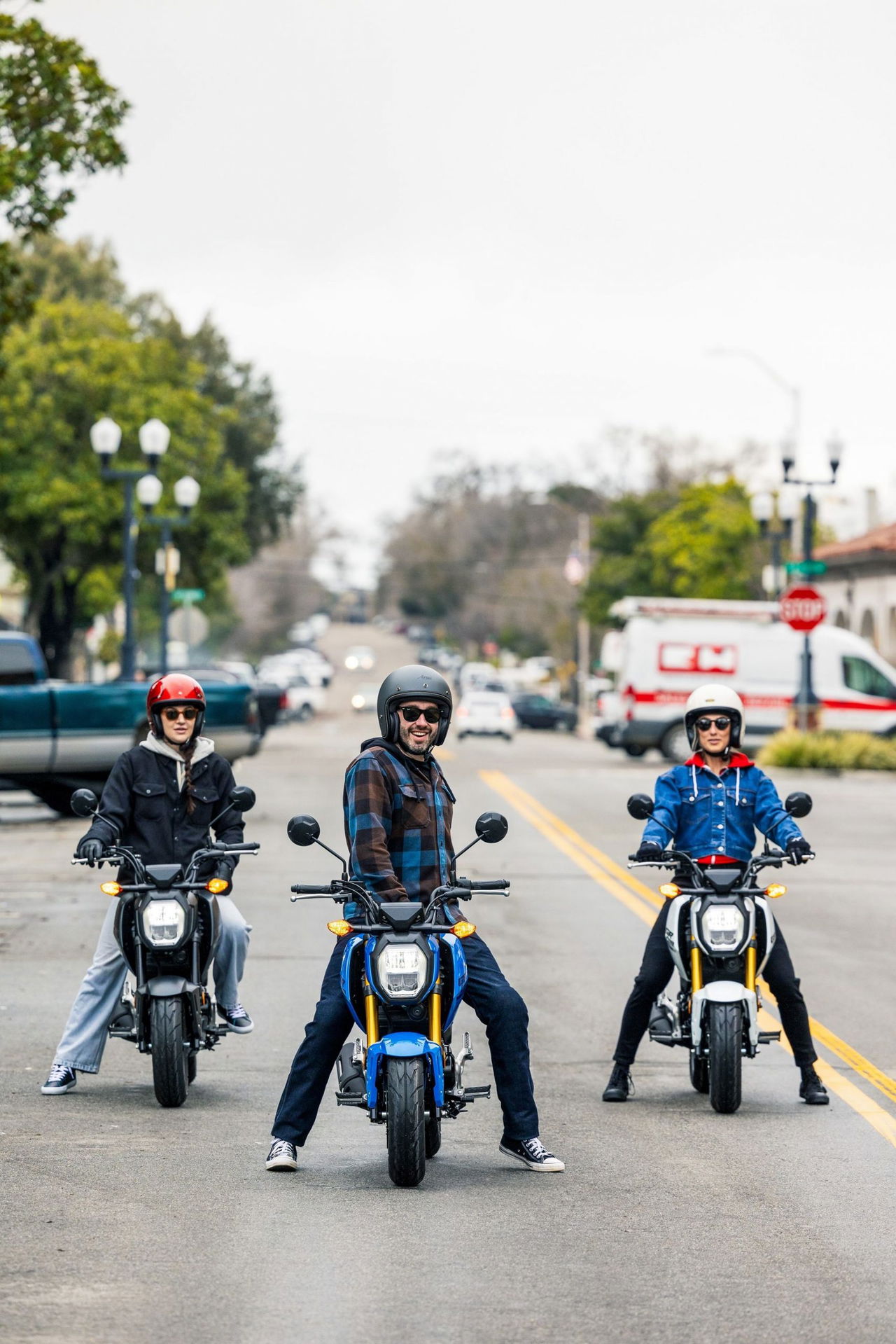 Tres modelos Honda MSX125 Grom 2024 destacando su diseño urbano y compacto