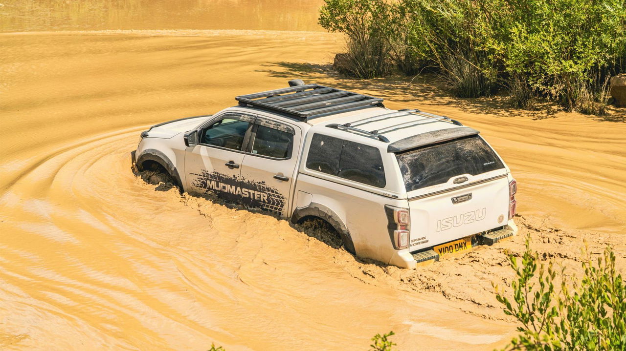 Vista lateral del Isuzu D-Max Mudmaster demostrando su capacidad off-road