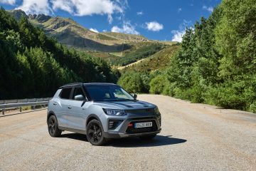 Vista delantera y lateral del nuevo modelo de KGM, manteniendo la esencia de SsangYong.