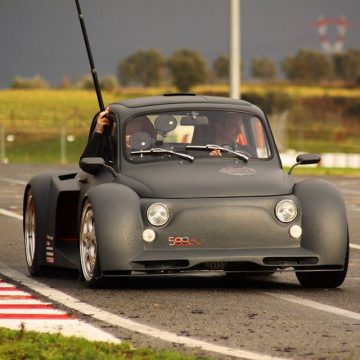 Un Fiat 500 con la potencia del Lamborghini Murciélago muestra una estética única.