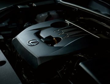 Motor Lexus de 300 CV, la fusión perfecta de potencia y refinamiento.