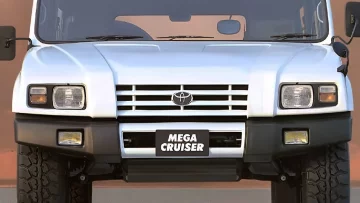 Toyota Mega Cruiser mostrando su robusta delantera.